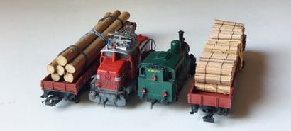 MÄRKLIN (4) pces : 2x locos + 2x des wagons
-...