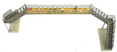 MÄRKLIN (1909) réf 2384/I, passerelle à personnages,...