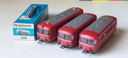 MÄRKLIN atutomotrice et 2x remorques
- autorail...