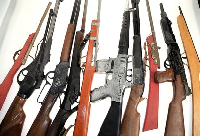 Set of 10 toy guns/rifles for children, made...