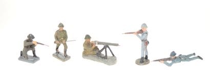 ALMA & B.M : 5 figurines en composition,...