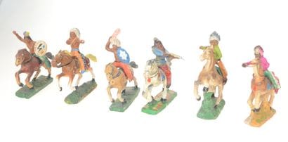 Varia de 6 cavaliers Indiens en composition,...