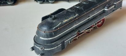 MÄRKLIN loco carénée et 2 voitures
- SK800/12...
