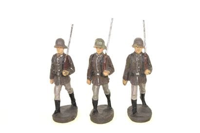 ELASTOLIN : 3 soldats Allemands au défilé,...