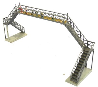 MÄRKLIN (1909) réf 2384/I, passerelle à personnages,...