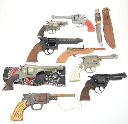Set of 12 cap-and-ball revolvers, made of...