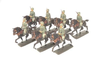 ELASTOLIN : 7 cavaliers Allemands de la Wehrmacht,...