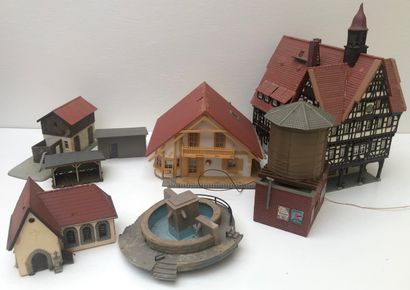 Lot de 36 bâtiments etc, état correct