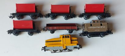 MÄRKLIN set de 7 pcs - une loco diesel, 6...