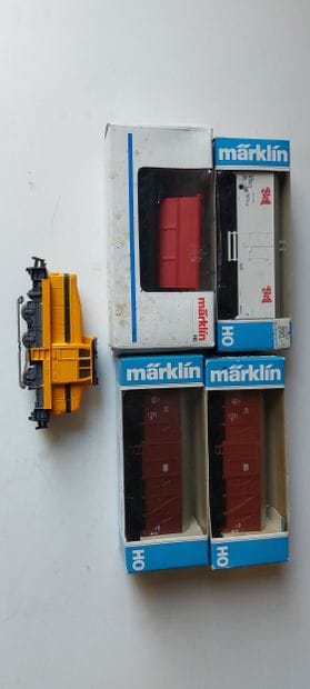 MÄRKLIN set de 5 pcs - une locotender & 4...