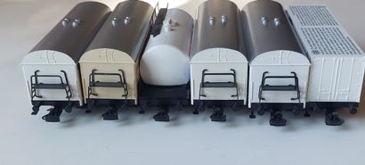 MÄRKLIN (6) wagons de marchandises, fermés,...