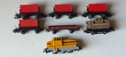 MÄRKLIN set de 7 pcs - une loco diesel, 6...