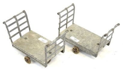 BING (2) chariot à bagages, en tôle, lg 11.5cm
ETAT
correct,...