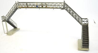 MÄRKLIN (1909) réf 2384/I, passerelle à personnages,...