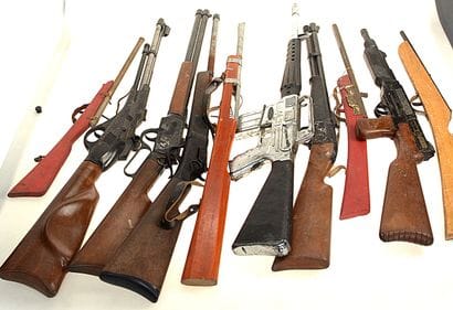 Set of 10 toy guns/rifles for children, made...