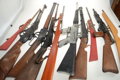 Set of 10 toy guns/rifles for children, made...