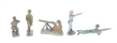 ALMA & B.M : 5 figurines en composition,...