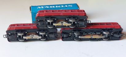 MÄRKLIN atutomotrice et 2x remorques
- autorail...
