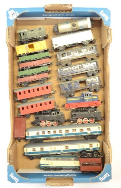 TRIX beau lot de trains HO comprend :
- rame...
