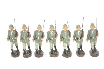 MARS : 7 soldats de la Wehrmacht au défilé,...