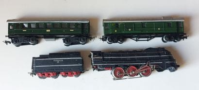 MÄRKLIN loco carénée et 2 voitures
- SK800/12...