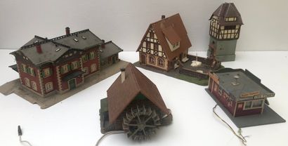 Lot de 36 bâtiments etc, état correct