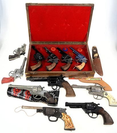 Set of 12 cap-and-ball revolvers, made of...