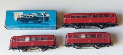 MÄRKLIN atutomotrice et 2x remorques
- autorail...