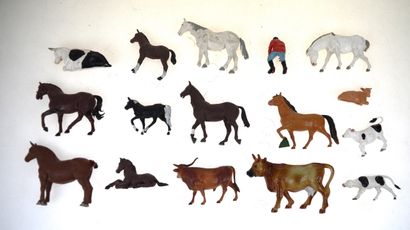 BRITAINS & divers : 16 figurines d'animaux...