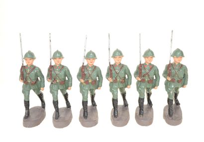 NARDI : 12 soldats Italiens au défilé, en...