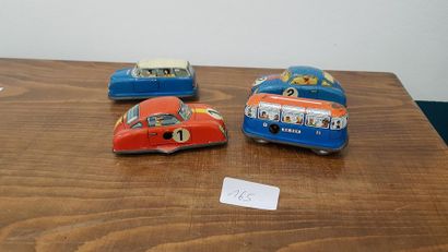 LOT de quatre voitures à friction en tôle...