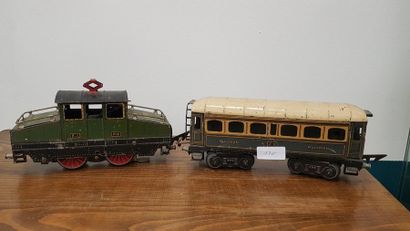 J2P - FRANCE
Locomotive et son wagon en tole...