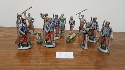 LOT de sujets en aluminium représentant des...