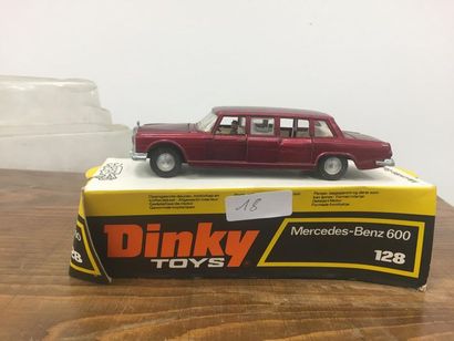 DINKY TOYS 
Mercedes Benz 600
Dans son e...