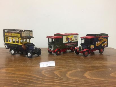 DEUX OMNIBUS et un camion de la marque G...