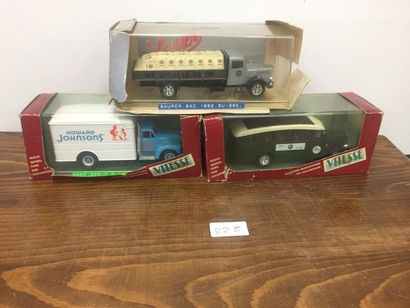 DEUX CAMIONS et un bus de la marque VITE...