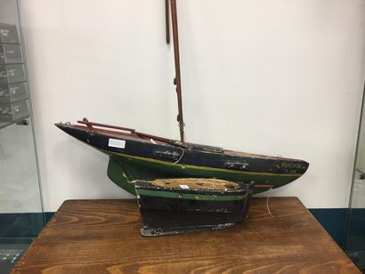 Deux bateaux en bois