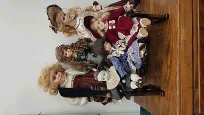 LOT de poupées en porcelaine moderne