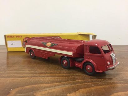 DINKY TOYS
Tracteur PANHARD avec semi remorque...