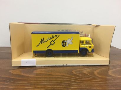 CORGI CLASSICS édition limitée
Camion Saviem,...