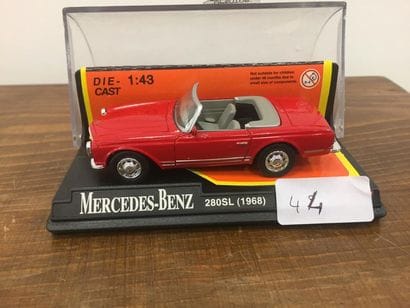 DIE-Cast made in China 
Mercedes benz 280...