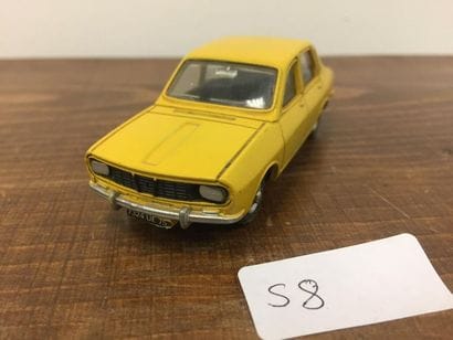 DINKY TOYS made in Espagne 
Renault 12