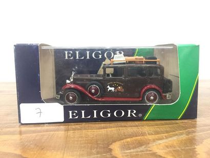 ELIGOR
Tablot taxi, hotel 1930 
Dans son...