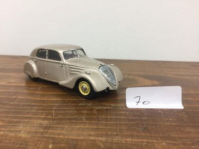 IDM
Peugeot 302