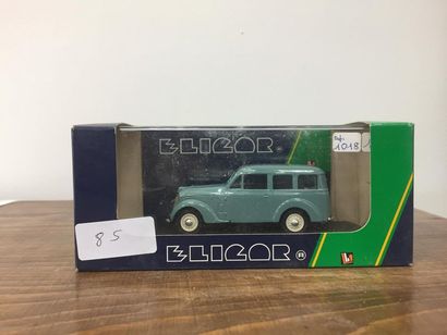 LIGOR
Renault Juva4 Fourgon vitré bleu 
Dans...