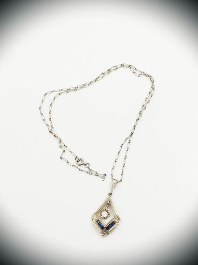 CHAINE en or gris 750° accompagnée d'un pendentif...