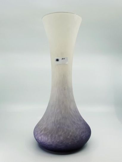 VASE tubulaire en verre soufflé de couleur...