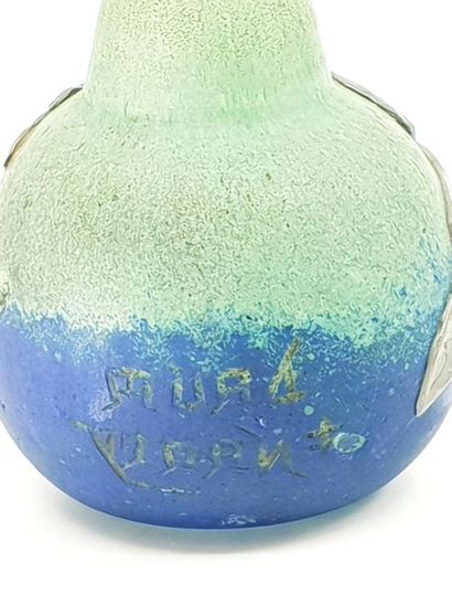 DAUM Nancy 
Petit vase soliflore en pâte...