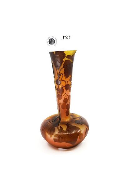 GALLE 
Petit vase soliflore en pâte de verre...