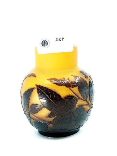 Etablissement GALLE
Petit vase boule en verre...